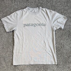 Patagonia Light Gray Men's Short Sleeve Tee